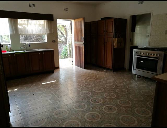 5 BEDROOM HOUSE TO LET IN PROTEA PARK